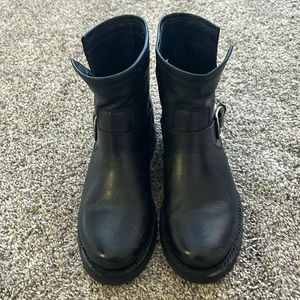 Frye Natalie Engineer Short boot - sz 8